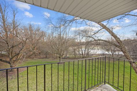 93 North Victoria Lane Streamwood IL 60107