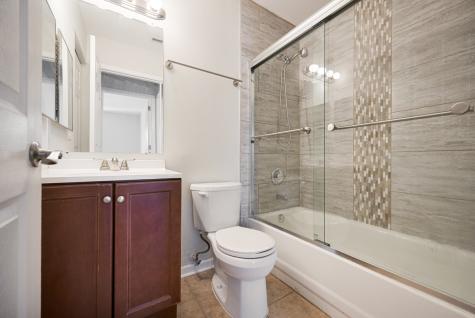 93 North Victoria Lane Streamwood IL 60107