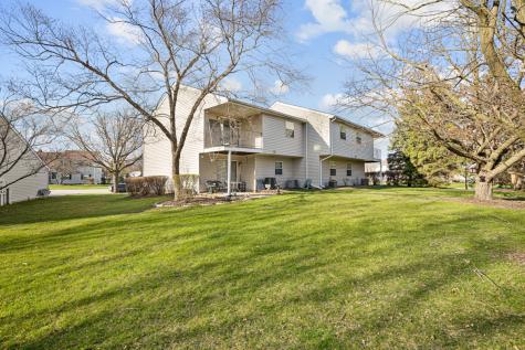 93 North Victoria Lane Streamwood IL 60107