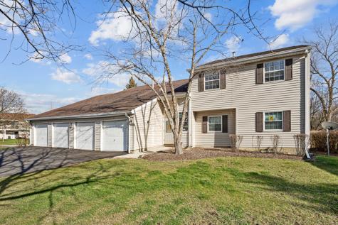 93 North Victoria Lane Streamwood IL 60107