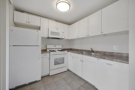 93 North Victoria Lane Streamwood IL 60107