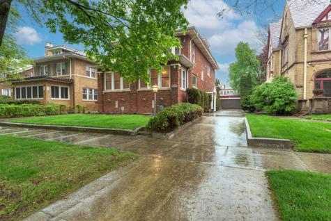 6833 South Cregier Avenue Chicago IL 60649