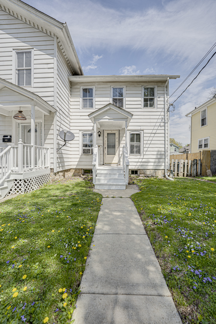 371 Cedar Street Aurora IL 60506