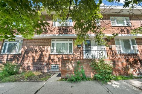 2006 West Farwell Avenue Chicago IL 60645