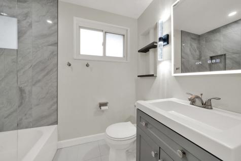 2006 West Farwell Avenue Chicago IL 60645