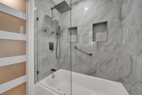 2006 West Farwell Avenue Chicago IL 60645