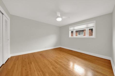 2006 West Farwell Avenue Chicago IL 60645