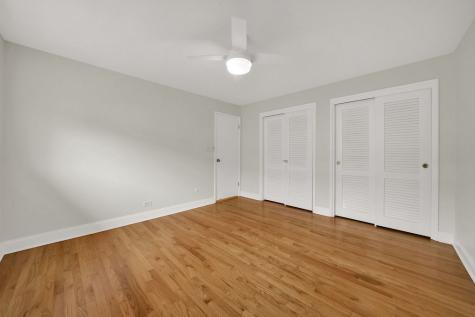 2006 West Farwell Avenue Chicago IL 60645