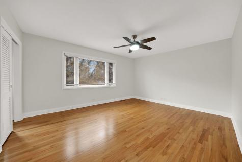 2006 West Farwell Avenue Chicago IL 60645