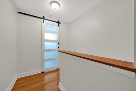 2006 West Farwell Avenue Chicago IL 60645
