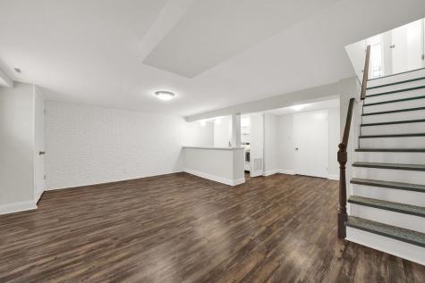 2006 West Farwell Avenue Chicago IL 60645