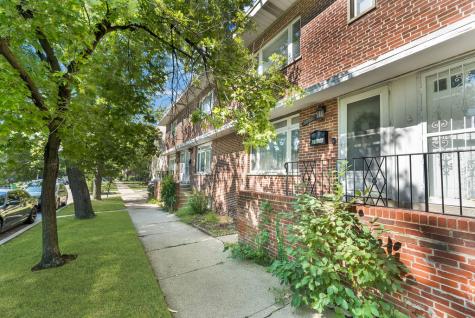 2006 West Farwell Avenue Chicago IL 60645