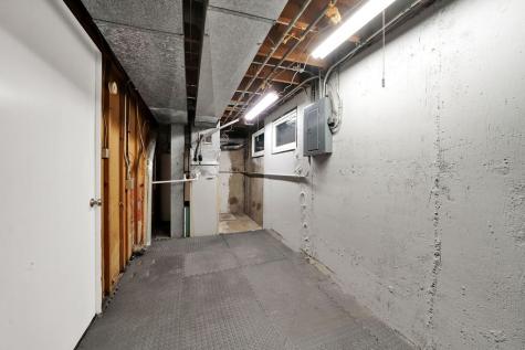 2006 West Farwell Avenue Chicago IL 60645