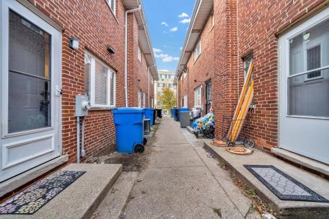 2006 West Farwell Avenue Chicago IL 60645