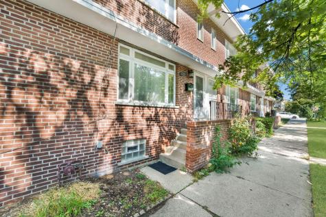2006 West Farwell Avenue Chicago IL 60645