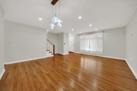 2006 West Farwell Avenue Chicago IL 60645