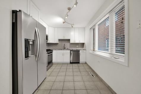 2006 West Farwell Avenue Chicago IL 60645