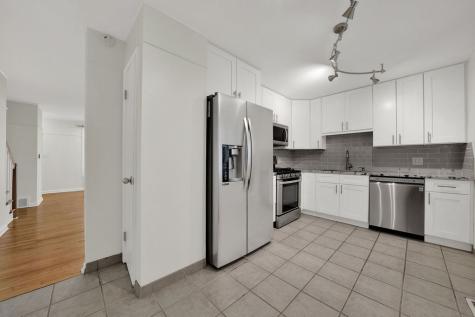 2006 West Farwell Avenue Chicago IL 60645
