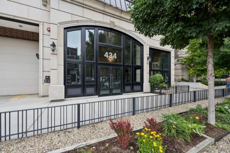 434 West Melrose Street Chicago IL 60657