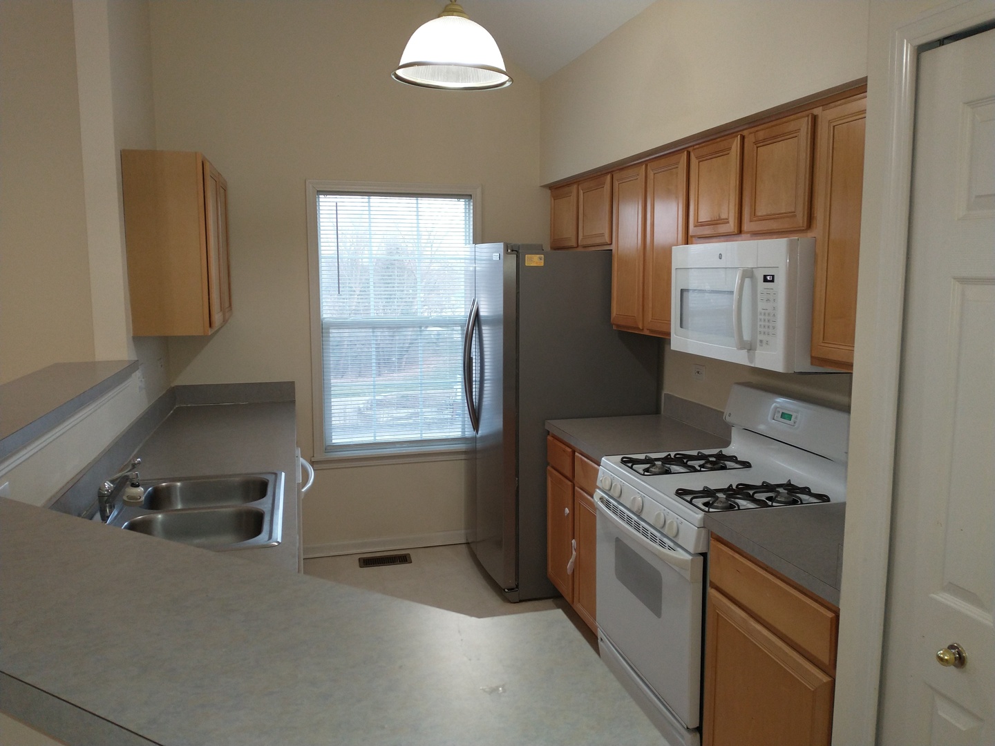 66 Fulbright Lane Schaumburg IL 60194
