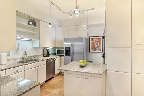 2737 North Hampden Court Chicago IL 60614