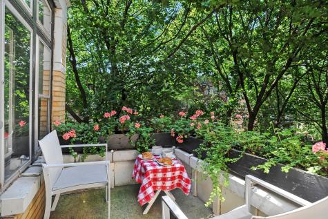 2737 North Hampden Court Chicago IL 60614