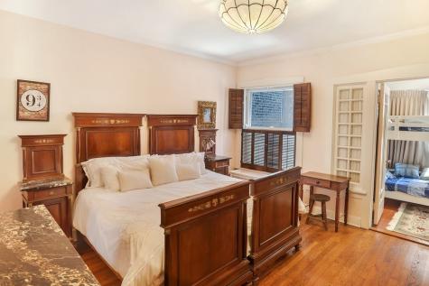 2737 North Hampden Court Chicago IL 60614