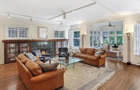 2737 North Hampden Court Chicago IL 60614