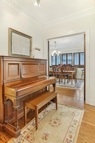 2737 North Hampden Court Chicago IL 60614