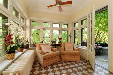 2737 North Hampden Court Chicago IL 60614