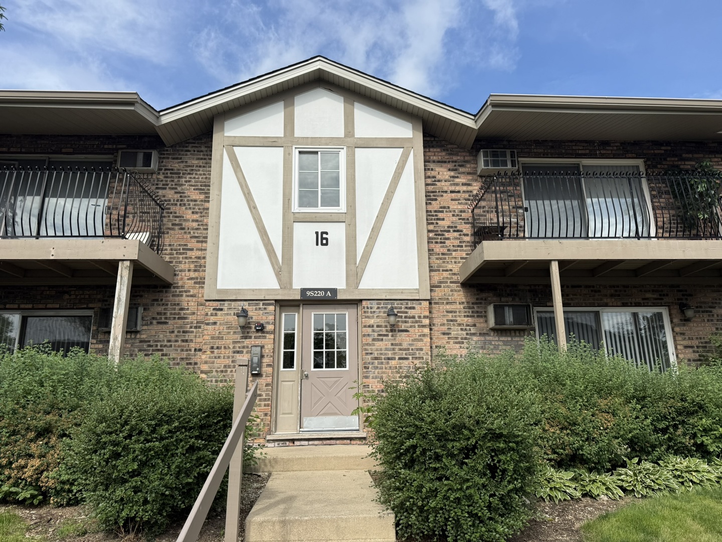 9S220 Lake Drive Willowbrook IL 60527