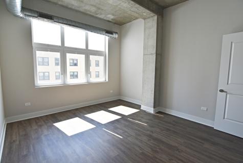 3833 North Broadway Street Chicago IL 60613