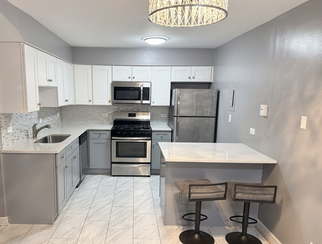 670 Marilyn Avenue Glendale Heights IL 60139