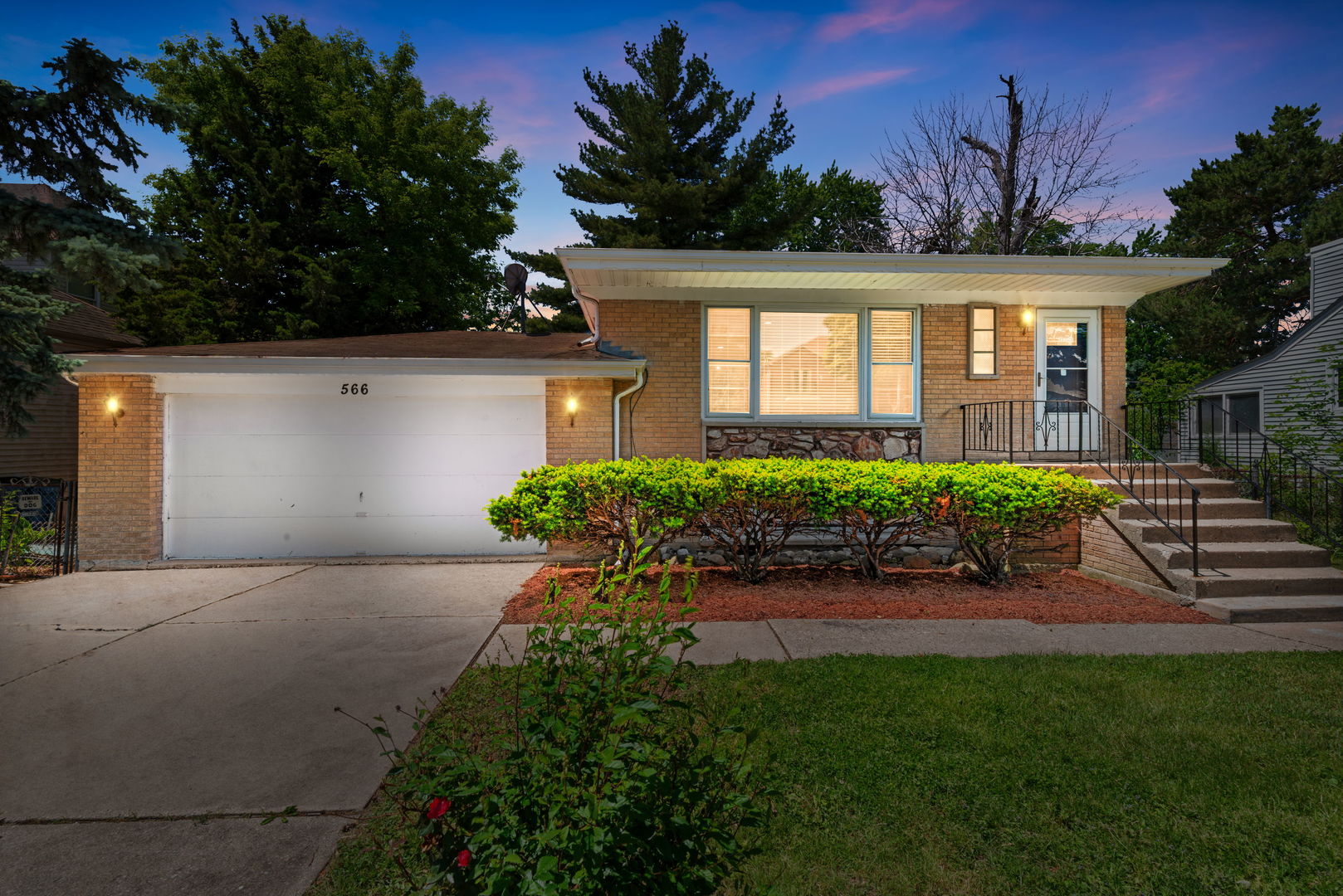 566 North Howard Avenue Elmhurst IL 60126