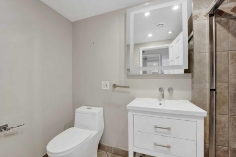 1 East Schiller Street Chicago IL 60610