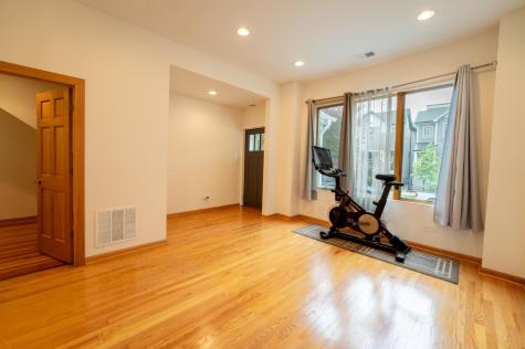 3324 North Hoyne Avenue Chicago IL 60618