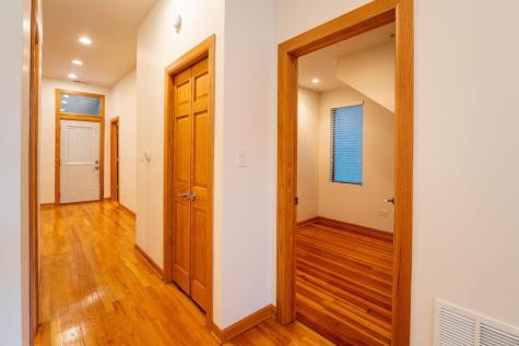 3324 North Hoyne Avenue Chicago IL 60618