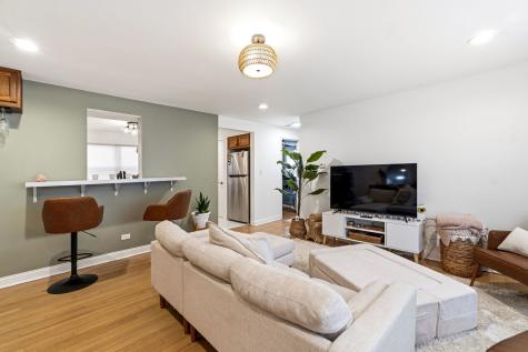 5241 North Reserve Avenue Chicago IL 60656
