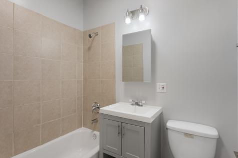 2009 West Jarvis Avenue Chicago IL 60645