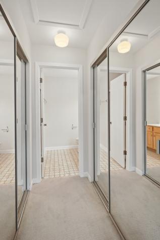 1242 South Wellington Court Buffalo Grove IL 60089