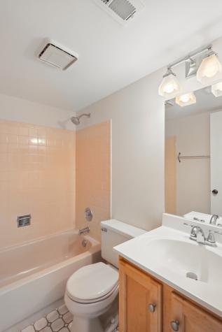 1242 South Wellington Court Buffalo Grove IL 60089
