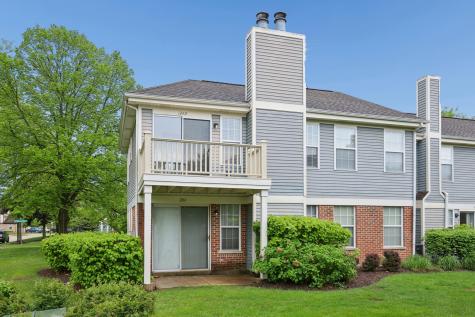 1242 South Wellington Court Buffalo Grove IL 60089