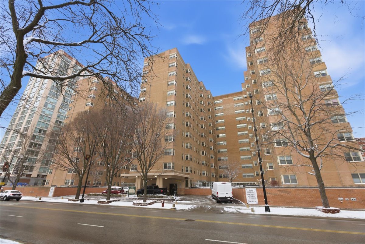5630 North Sheridan Road Chicago IL 60660