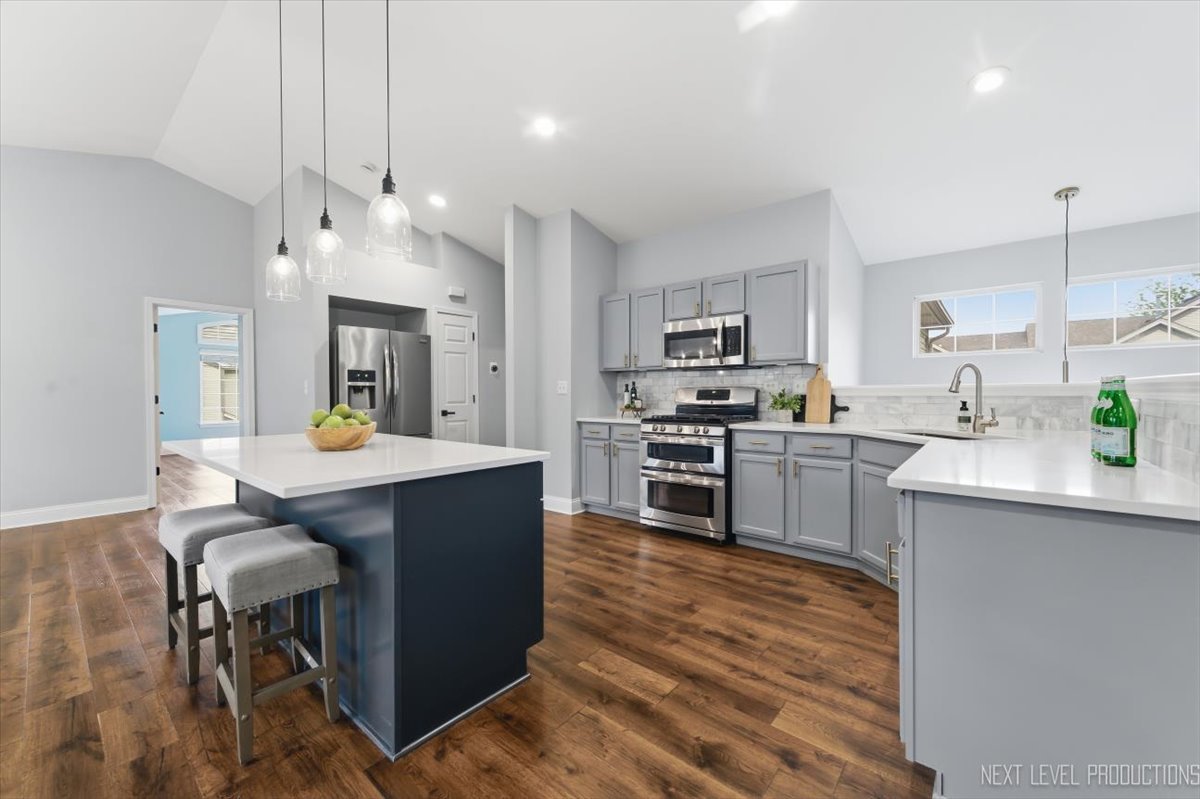 1078 Parkhill Circle Aurora IL 60502