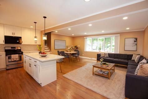 9012 West 89th Street Hickory Hills IL 60457