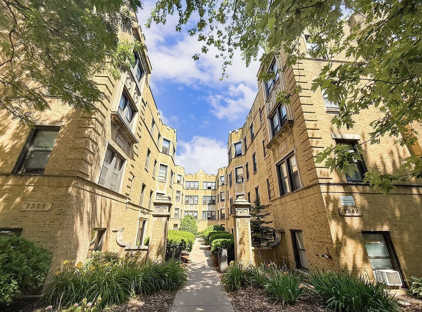7351 North Damen Avenue Chicago IL 60645