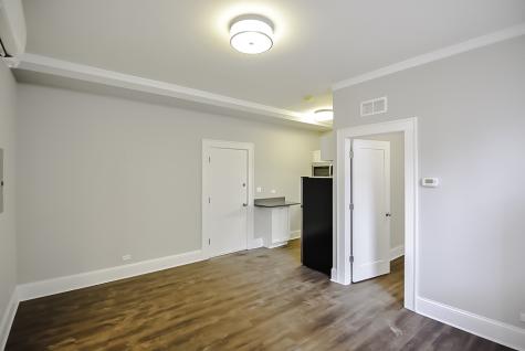 817 West Lakeside Place Chicago IL 60640
