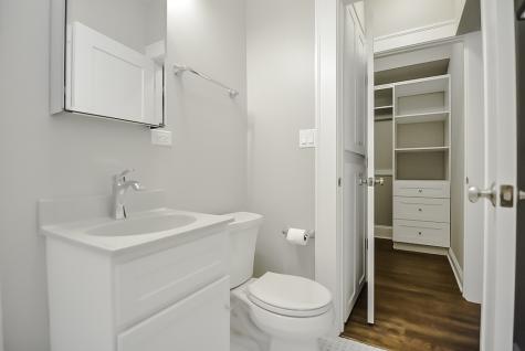 817 West Lakeside Place Chicago IL 60640
