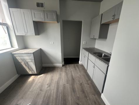 73 East 69th Street Chicago IL 60637