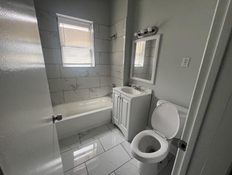 73 East 69th Street Chicago IL 60637